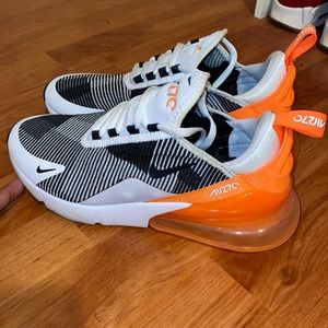 Women’s Nike Airmax 270s